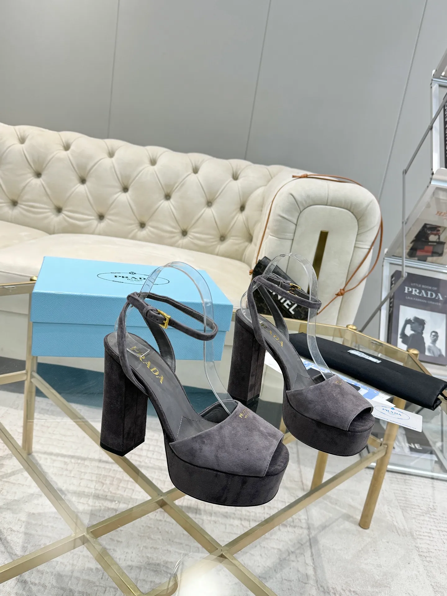 👟👟Ex-factory price 600👟👟 (imitation leather bottom-20) New arrival 👉Ready stock👈Remove the original board and make a 1:1 replica‼ ️The highest version ✅ Prada's early spring catwalk hot style 😘The latest spring style thick square toe water platform series (genuine leather outsole), (simulated leather sole) goddess must-have for super beautiful feet 👉The upper is made of imported original calfskin, soft and textured, lining + foot pads, imported sheepskin lining, breathable and comfortable, private model water platform, heel, water platform 3.5M, heel height 12M Code number 35M-39M (34 40 41 42 43 is custom-made and cannot be returned or exchanged)